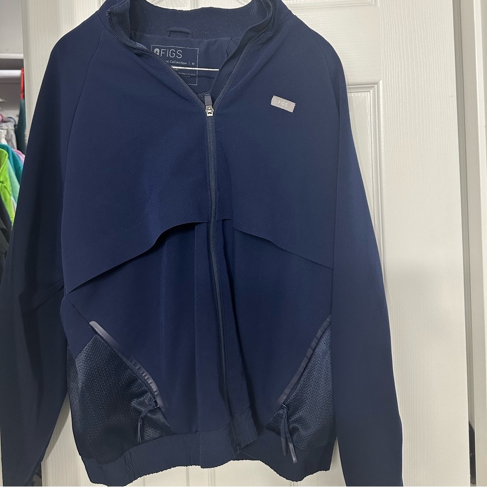 Figs Sydney scrub jacket size medium